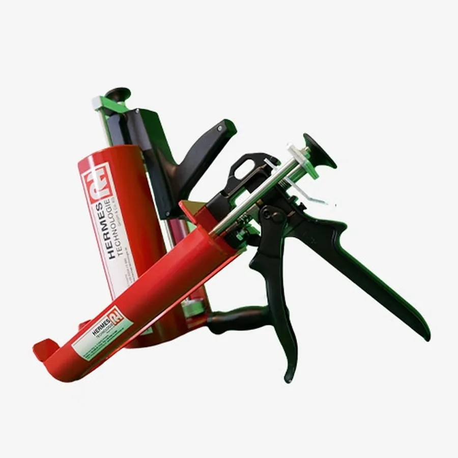 Manuelle Kartuschenpresse HermesGun1500 für Doppelkammerkartuschen 2 x 750 ml mit eingesetzter Kartusche