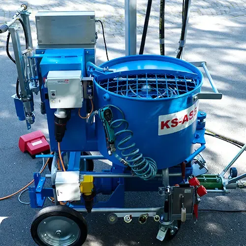 KS-ASS Compact mit Durchlaufmischer, Mörtelpumpe und Bedienelementen