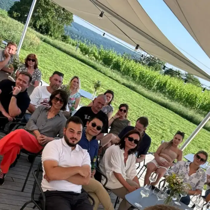 Das Hermes-Team bei einem Event im Weinberg